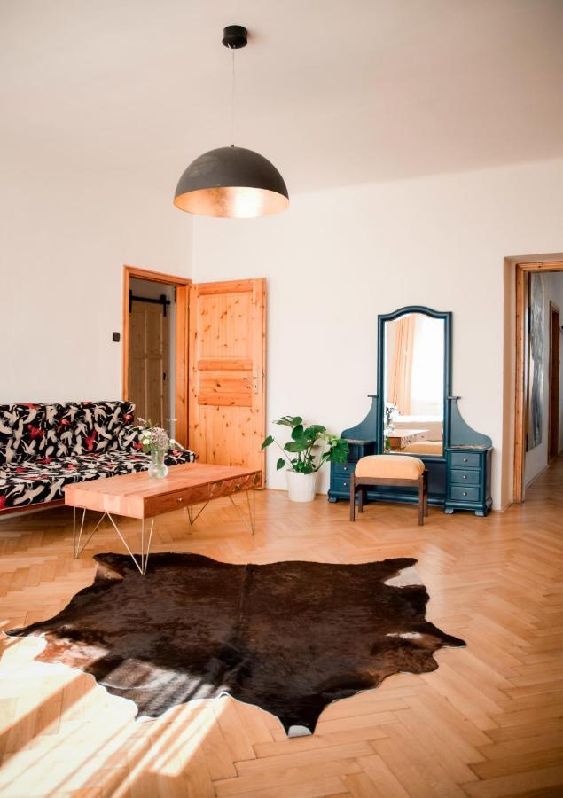 Kiki & Luky Family Apartment By Prague Castle エクステリア 写真