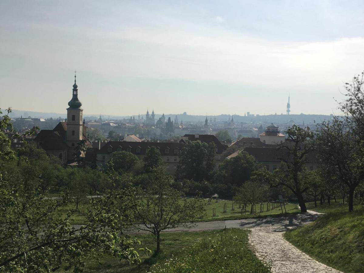 Kiki & Luky Family Apartment By Prague Castle エクステリア 写真