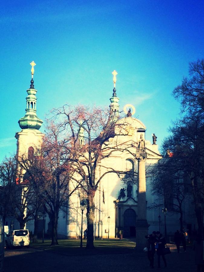 Kiki & Luky Family Apartment By Prague Castle エクステリア 写真